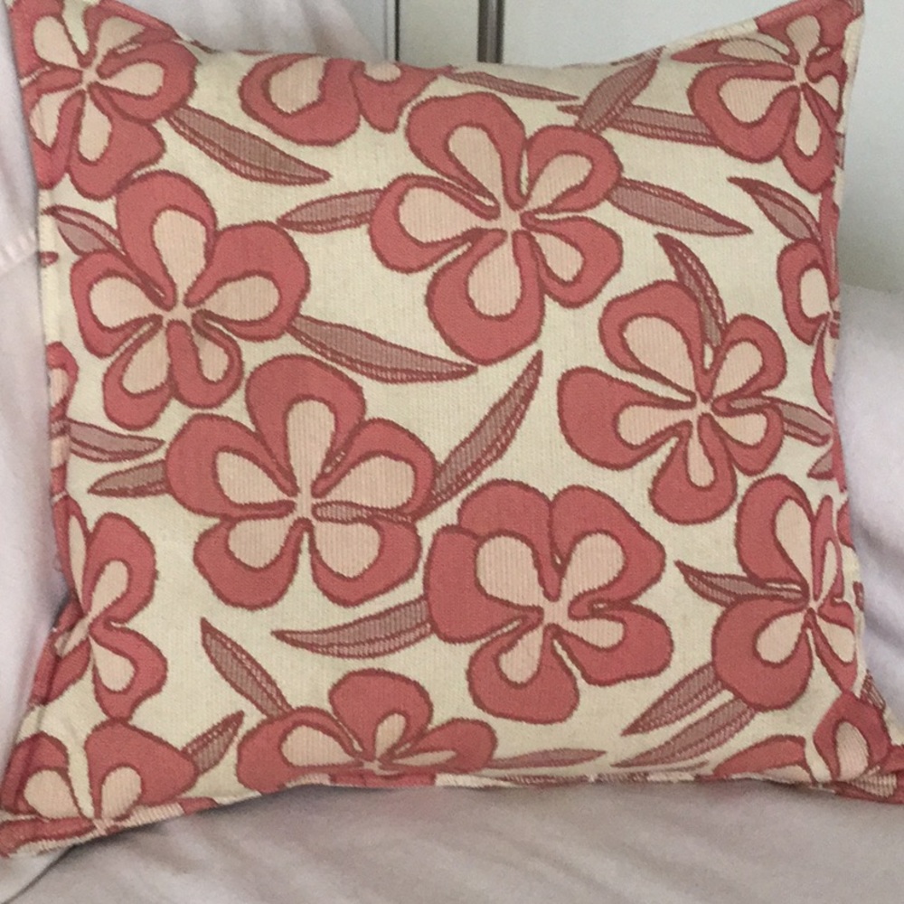 Designer Pillow Hable Construction 16”